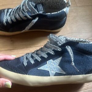 Golden Goose Mid Star in Navy, Silver